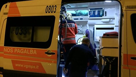 Medikai atgaivino rastą ir narkotikus vartojusią merginą