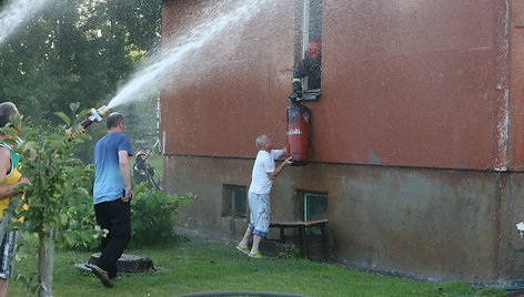 Iš gaisro išgelbėtas miegantis namo šeimininkas