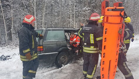Per avariją nukentėjo trys žmonės