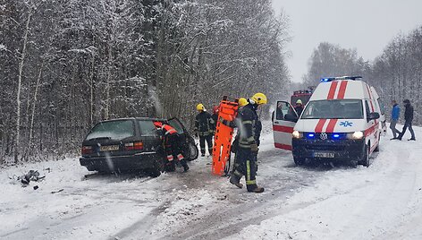 Per avariją nukentėjo trys žmonės