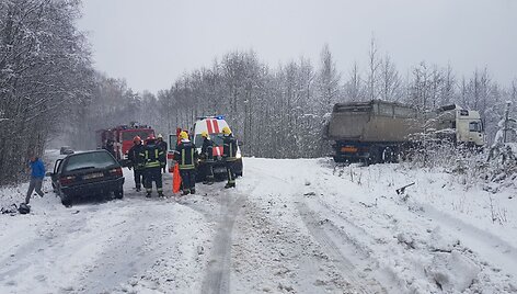 Per avariją nukentėjo trys žmonės
