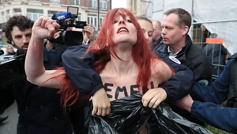 „Femen“ aktyvistės surengė protestą