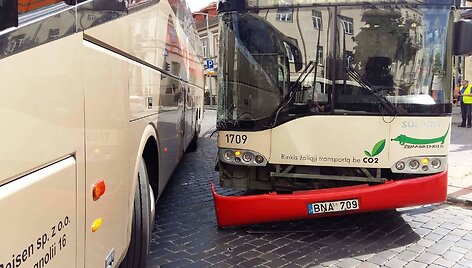 Po avarijos susidarė eismo spūstis