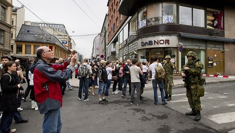 Po sprogimo Oslo centre rinkosi minios žmonių