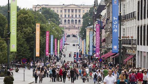 Po sprogimo Oslo centre rinkosi minios žmonių