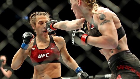  Joanna Jedrzejczyk prie&scaron; Valentiną &Scaron;evčenko