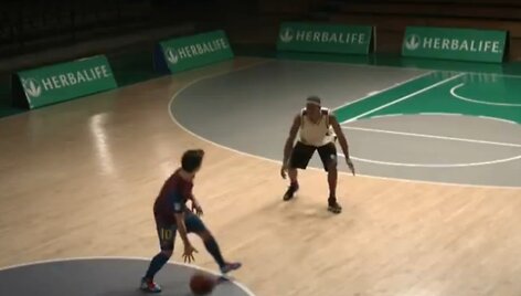 L.Messi su krep&scaron;inio kamuoliu