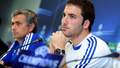 Jose Mourinho ir Gonzalo Higuainas