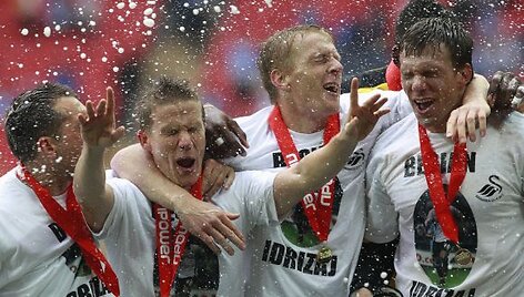 &bdquo;Swansea&ldquo; žaidėjai &scaron;venčia