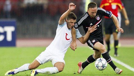 „Bayern“ saugas Frankas Ribery (tamsi apranga)