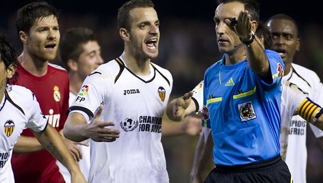 Roberto Soldado bando įtikinti teisėją, kad varžovas sužaidė ranka
