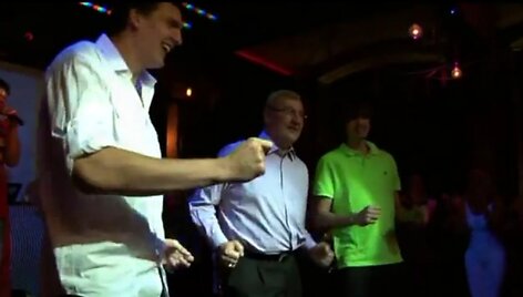 Jonas Kazlauskas &scaron;okių aik&scaron;telėje