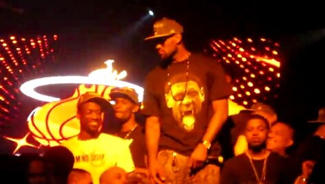D.Wade'as, L.Jamesas ir kiti  &bdquo;Heat&ldquo; krep&scaron;ininkai naktiniame klube