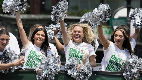 &bdquo;Celtics&ldquo; &scaron;venčia čempionų titulą