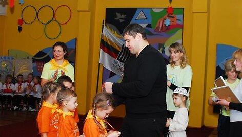 Mindaugas Mizgaitis darželinukų sporto &scaron;ventėje