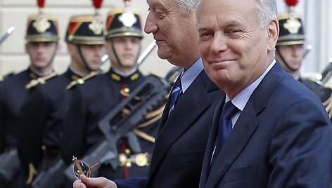 Prancūzijos prezidentas premjeru pasirinko Jean-Marcą Ayrault.