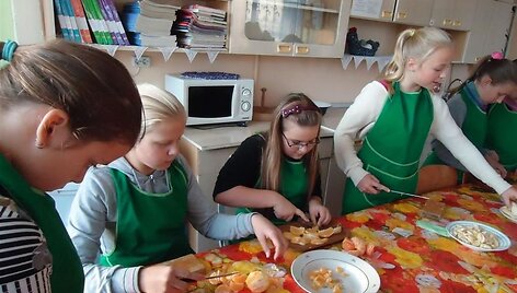 &Scaron;ilutės rajono Žemaičių Naumiesčio gimnazijos mokiniai mini sveikos mitybos dieną