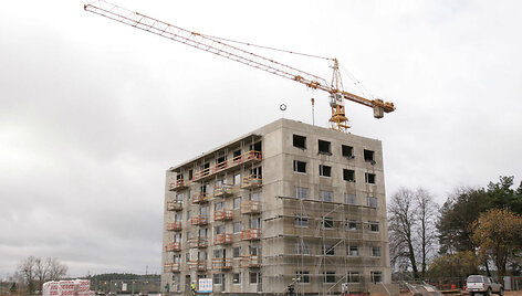 Vainiko i&scaron;kėlimas Vir&scaron;uli&scaron;kėse pastatytame naujame daugiabutyje