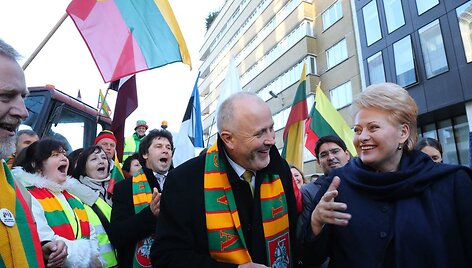 Dalia Grybauskaitė su žemdirbiais Briuselyje