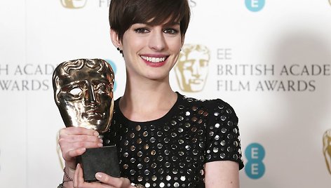 Anne Hathaway BAFTA apdovanojimuose