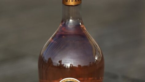 Angelinos Jolie ir Brado Pitto rožinis vynas &bdquo;Miraval Cotes de Provence&ldquo;