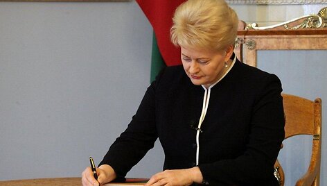Dalia Grybauskaitė pasira&scaron;ė Seimo priimtas &Scaron;ilumos ūkio įstatymo pataisas, kurios užtikrins konkurenciją &scaron;ilumos gamyboje ir leis atpiginti &scaron;ildymą.