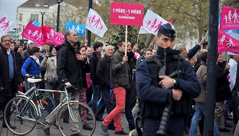 Protestas Prancūzijoje dėl gėjų santuokų
