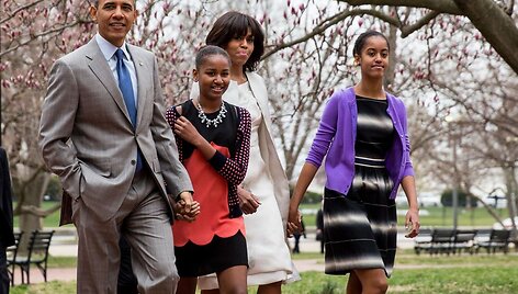 Barackas ir Micelle Obamos su dukterimis Sasha ir Malia