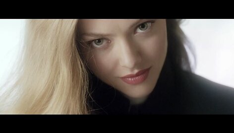 Amanda Seyfried &bdquo;Givenchy&ldquo; kvepalų reklamoje