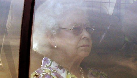 Karalienė Elizabeth II atvyko į Bakingamo rūmus