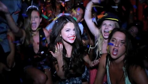 Selena Gomez vaizdo klipe &bdquo;Birthday&ldquo;