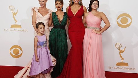 Serialo „Moderni šeima“ komanda: Julie Bowen, Sarah Hyland, Sofia Vergara, Ariel Winter ir Aubrey Anderson-Emmons