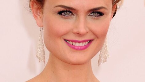 Emily Deschanel &scaron;venčia 37-ąjį gimtadienį