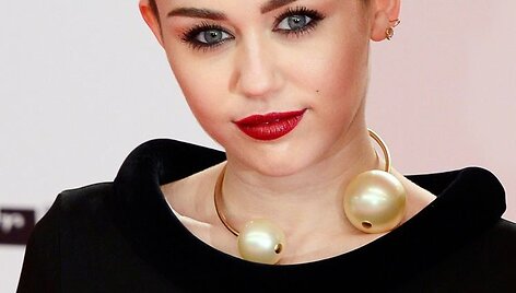 Miley Cyrus &scaron;venčia 21-ąjį gimtadienį