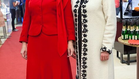 Judita Leitaitė (kairėje)