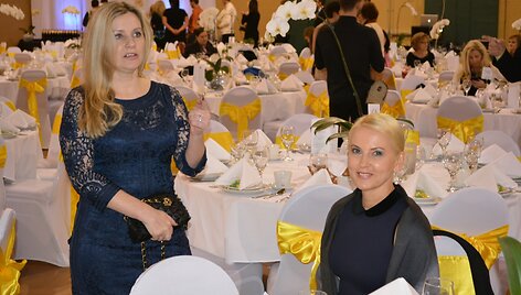 &bdquo;Mamų unijos&ldquo; vadovė Eglė Melinauskienė (de&scaron;inėje)