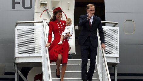 Kembridžo hercogienė Catherine ir princas Williamas su sūnumu George'u