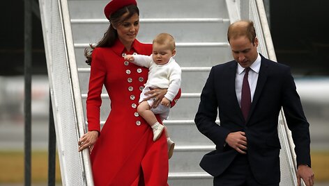 Kembridžo hercogienė Catherine ir princas Williamas su sūnumu George'u