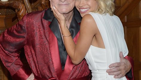 Hugh Hefneris ir Dani Mathers