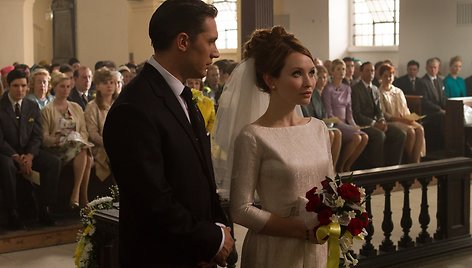 Tomas Hardy ir Emily Browning filme „Legenda“