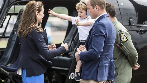 Princas Williamas ir Kembridžo hercogienė Catherine su sūnumi George'u