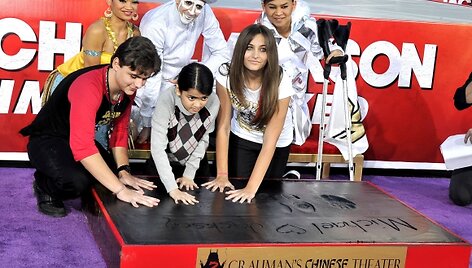Michaelo Jacksono pagerbimo ceremonija Holivudo &scaron;lovės alėjoje