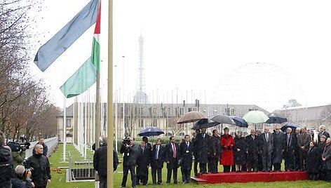 Prie Jungtinių Tautų kultūros agentūros UNESCO būstinės Paryžiuje i&scaron;kelta naujosios narės Palestinos vėliava.