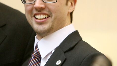 Studentas vicemeras V.Mačiulis tvirtino nesivelsiąs į politikos veteranų intrigas. 