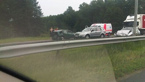 Autostradoje susidūrė du automobiliai.