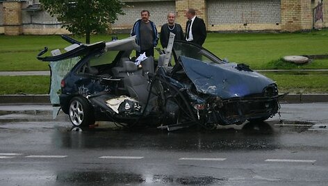 Avarijos &Scaron;ilainiuose metu sumaitotas automobilis.