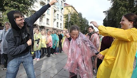 KTU Vadybos fakulteto &bdquo;fuksų&ldquo; krik&scaron;tynų eisena.   