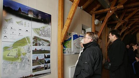 Kauniečiai susipažino su piliavietės projektais.