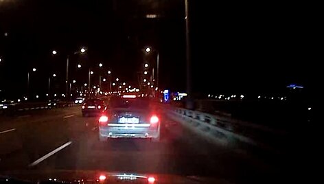Staigiai stabdanti &bdquo;Audi&ldquo;