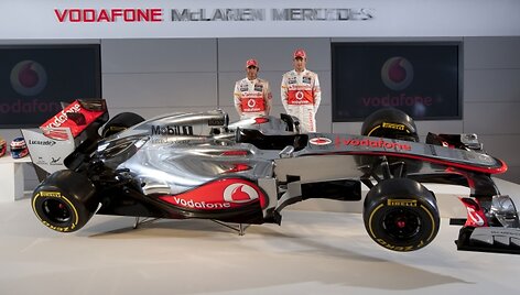 &bdquo;McLaren&ldquo; pilotai Lewisas Hamiltonas ir Jensonas Buttonas &bdquo;McLaren MP4-27&ldquo; bolido pristatyme